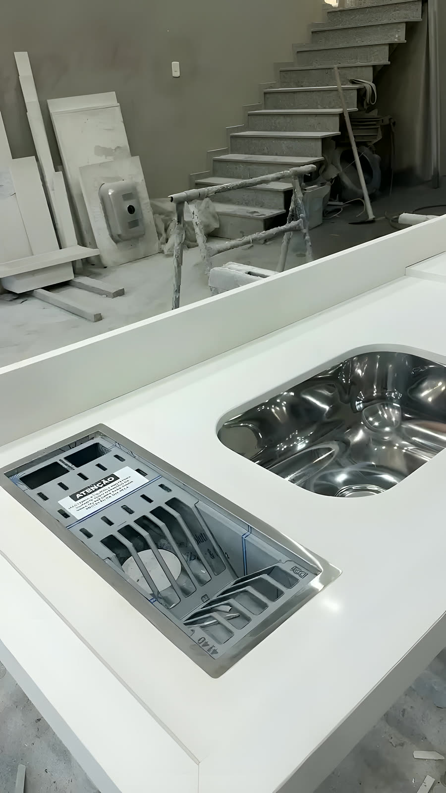 Peça em fabricação no galpão